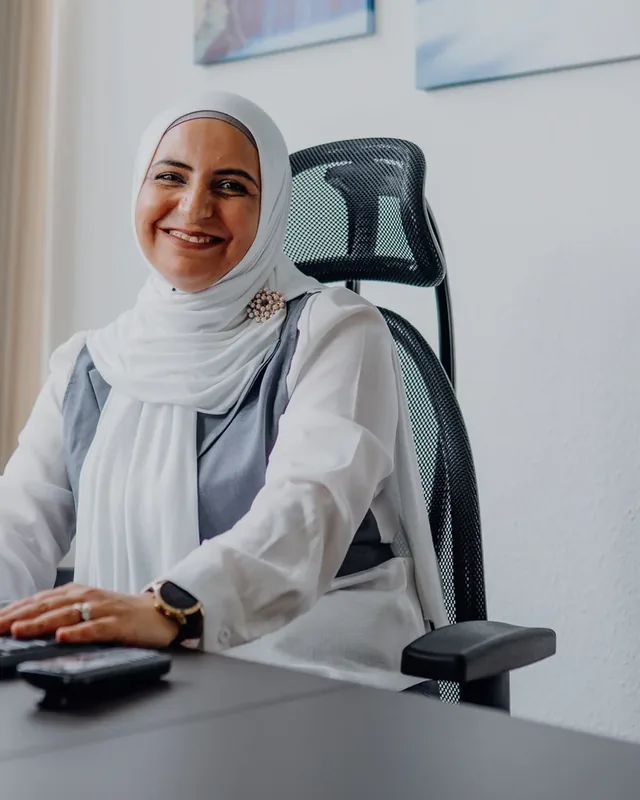 Özge Eryigit beim Service